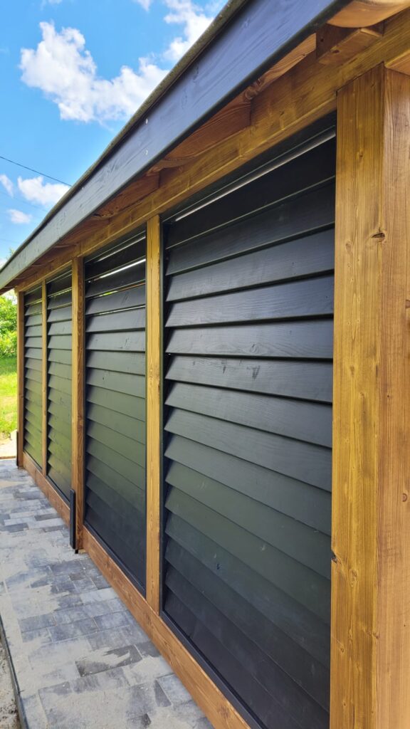 Nowoczesne rolety zewnętrzne z drewna - żaluzje fasadowe na wymiar