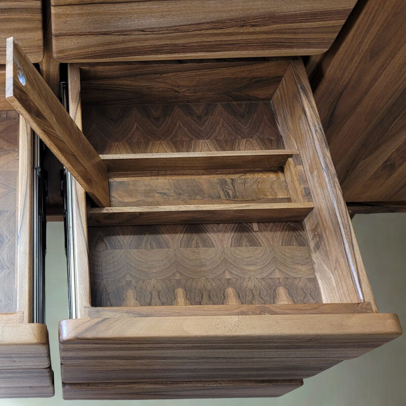 Nowoczesna komoda dębowa z zaokrąglonymi rogami