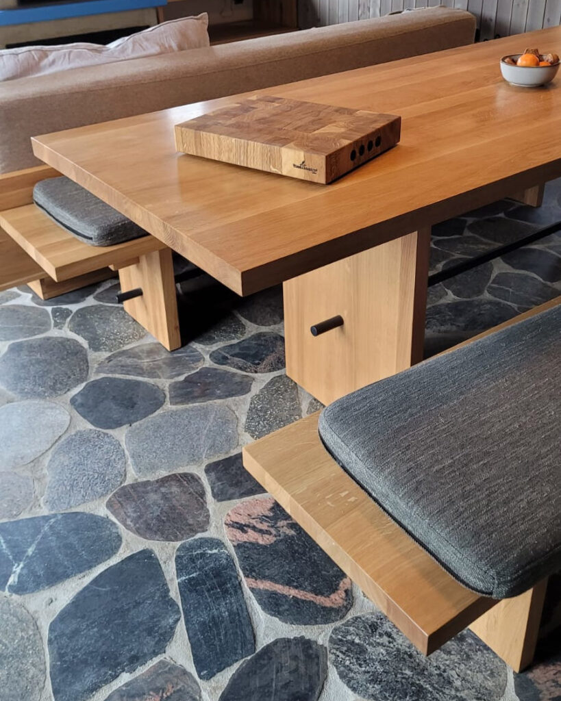 Nowoczesny stół do jadalni z litego drewna wraz z siedziskiem premium - Wood Inspired Art